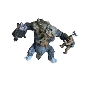 Lord Of The Rings Snow Troll w/ Gimli Vinyl Statue Figure